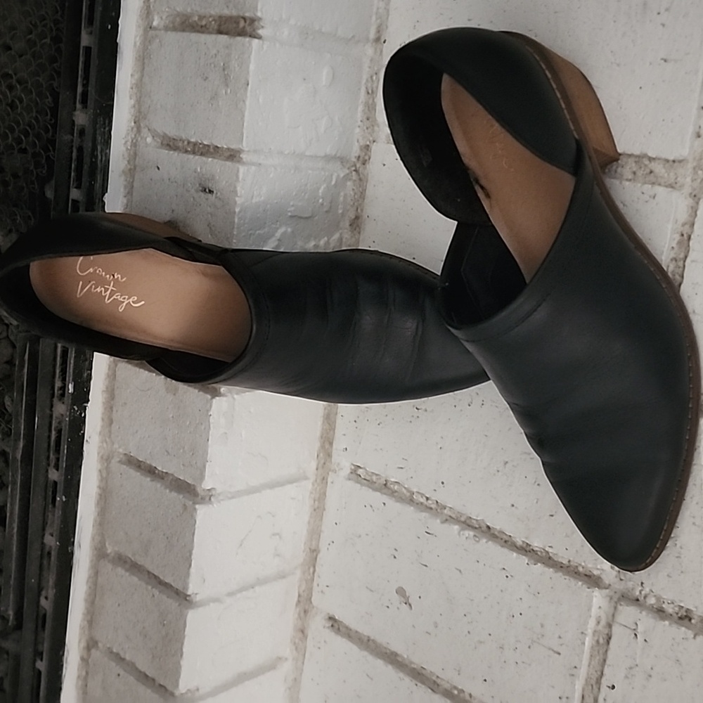 Crown Vintage Black Leather Cutout Ankle Booties Sz. 7M